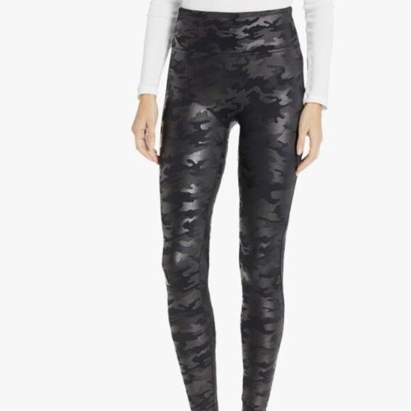 SPANX Faux Leather Camo Leggings Matte Black Women's size Large petite - Picture 1 of 3